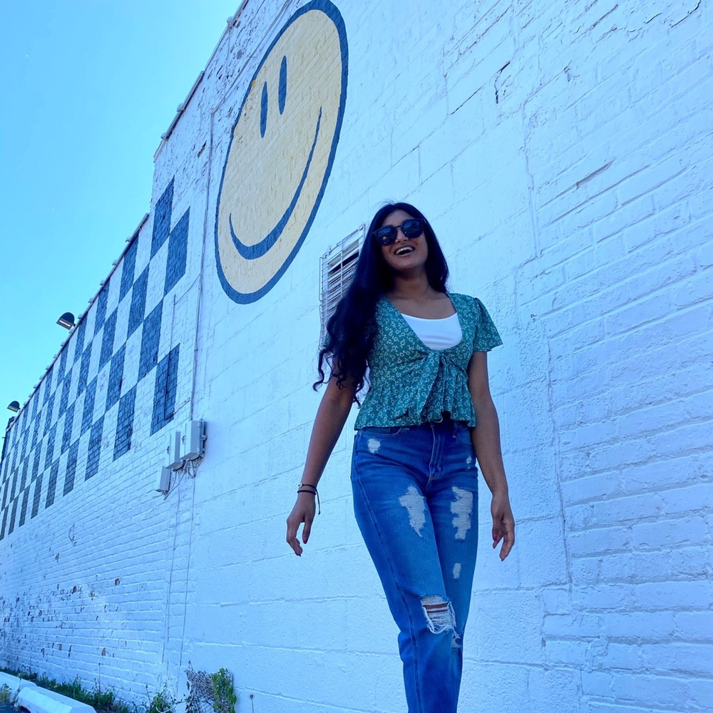 Girls Hollister Ripped Mom jeans